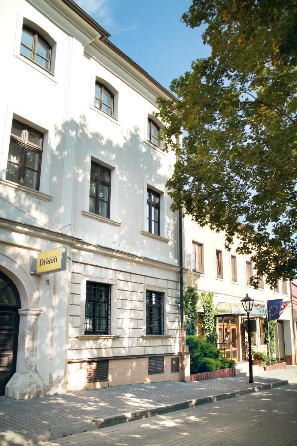 Hotel Dream Трнава Екстер'єр фото