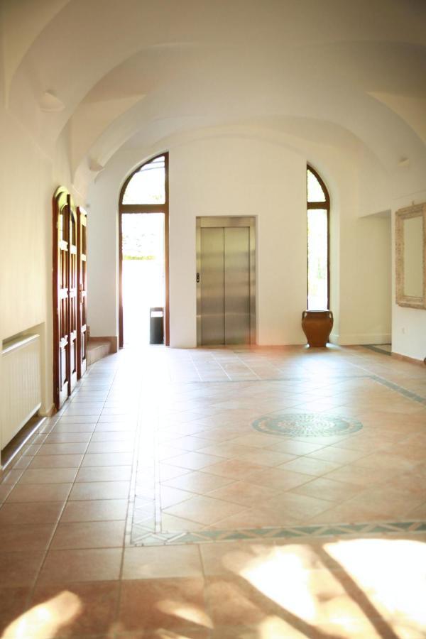 Hotel Dream Трнава Екстер'єр фото
