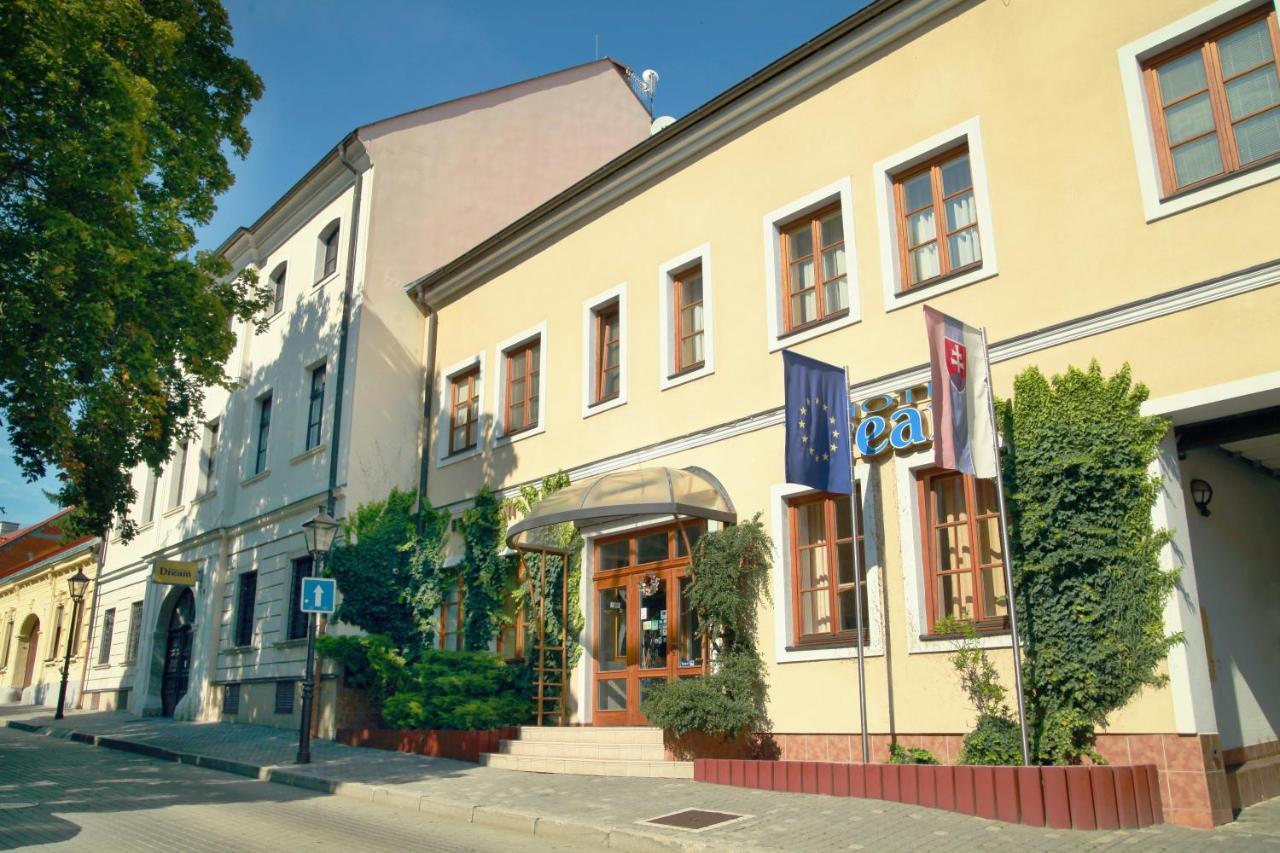 Hotel Dream Трнава Екстер'єр фото