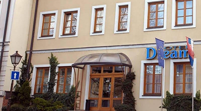 Hotel Dream Трнава Екстер'єр фото