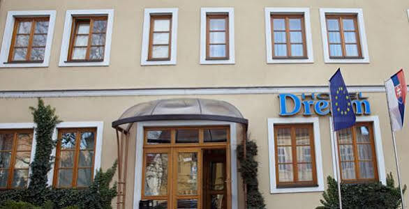 Hotel Dream Трнава Екстер'єр фото