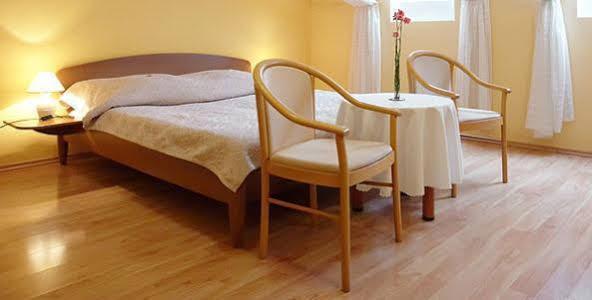 Hotel Dream Трнава Екстер'єр фото